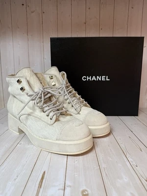 香奈儿麂皮绒小马剪毛系带踝靴白色尺寸 42/12 — 第 1/4 张图片