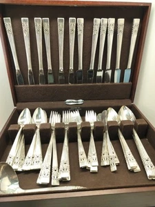 VTG 1940 COMMUNITY SILVER PLATED CORNATION PATTERN FLATWARE 89 PIECE BOXED SET - Picture 1 of 24