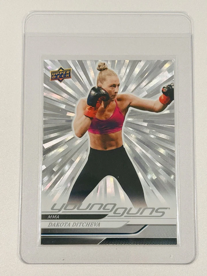 🔥 2025 CUBIERTA SUPERIOR GOODWIN CHAMPIONS DAKOTA DITCHEVA YOUNG GUNS OUTBURST MMA🔥 Foto 1 de 2