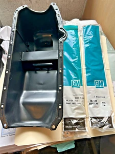 GM #359937 NOS 1957-62 C2 Corv 327 SCB 6QT trap door oil pan New in GM box - Picture 1 of 10