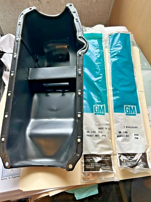 GM #359937 NOS 1957-62 C2 Corv 327 SCB 6QT trap door oil pan New in GM box - Image 1 of 4