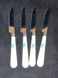 Set of 4 Blue Tulip Plastic Dinner Knife Stainless Steel Flatware Vintage - Picture 1 of 7