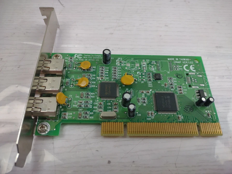 ADAPTEC AFW-4300A LP UNIV HOST ADAPTER PCI 3 PORT 1973600  - Image 1 of 4