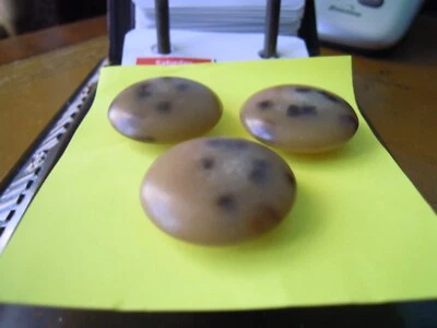 £9..3 x TRUE 1957 STONE(possibly MARBLE)*** ANIMAL PRINT*** SHANK BUTTONS UNUSED - Image 1 of 3