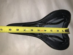 BICICLETA DE VINILO GENUINA ENDZONE con recorte de alivio de próstata NEGRO - Imagen 1 de 14