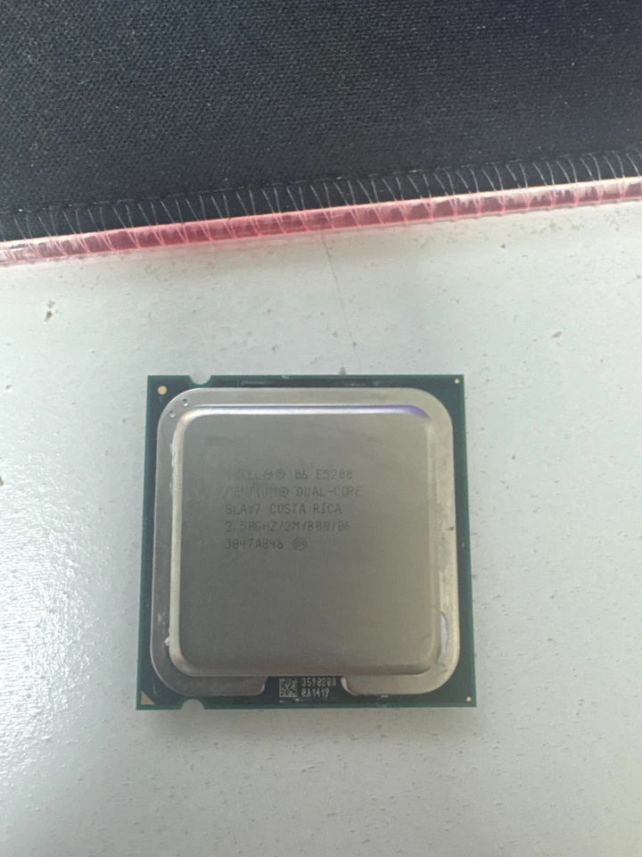 Intel Pentium Dual-Core E5200 2.5GHz 2-Core LGA775 Desktop Processor SLAY7 SLB9T - Image 1 of 1