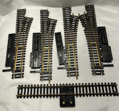 Atlas HO 100 Vintage Code Snap Switches Right (3) Left (1) Terminal (1) - Image 1 of 4