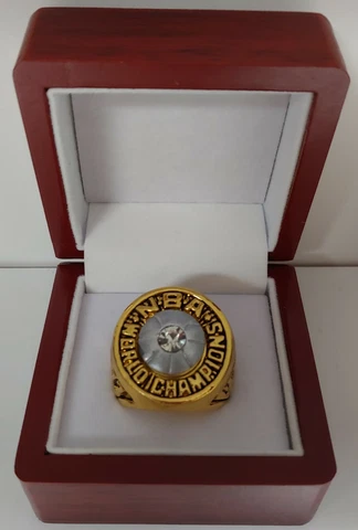 Dick Barnett - 1973 New York Knicks Championship Ring With Wooden Display Box Cover