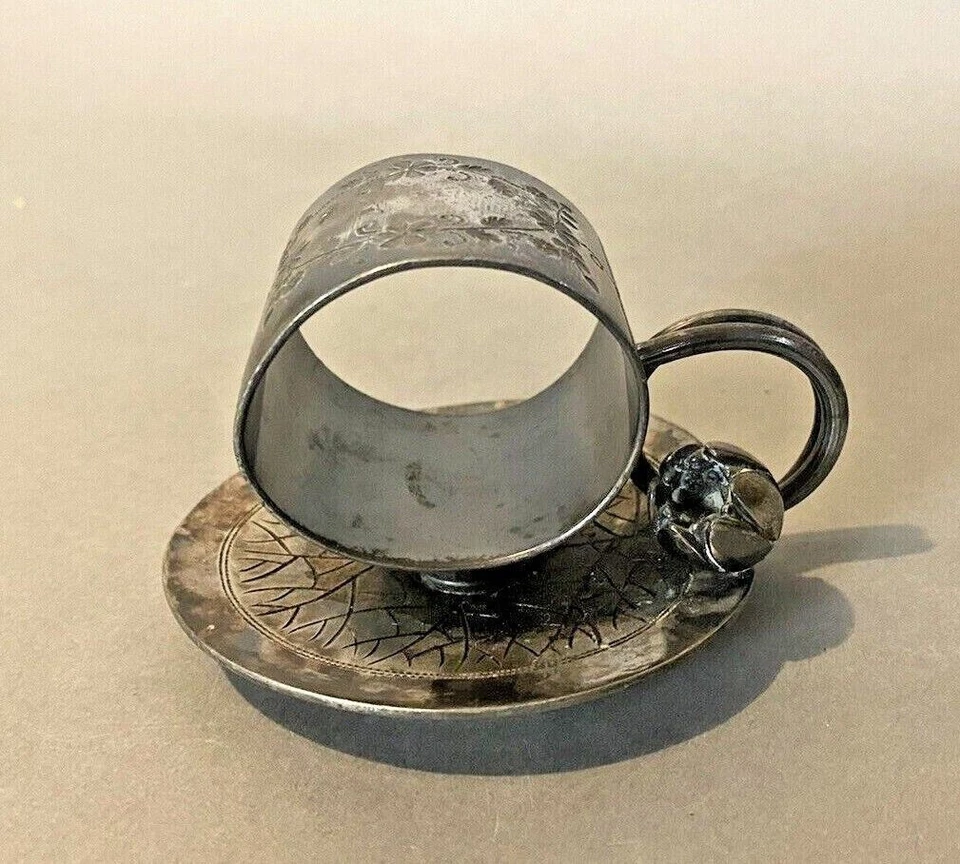 ANTIGUO ANILLO SERVILLETA PLATO PLATA VICTORIANO ROGERS CON ALMOHADILLA DE LIRIO Y FLOR Foto 1 de 4