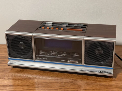 Vintage Rare Soundesign AM FM Stereo Clock Radio Model 3797 Alarm Clock Tested Cover