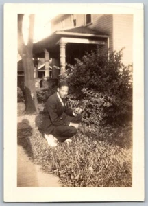 Afroamerikaner Original Schnappschuss Foto Schwarzer Mann Beugt sich 2,5x3,5 - Bild 1 von 2