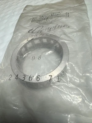 Retenedor de rodamientos Harley 24366-71 OEM NOS Foto 1 de 2