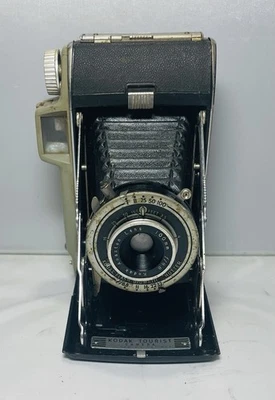 Kodak Tourist Folding Camera RARE 100mm f/8.8 Anaston Lens 620 Film - 1950s - Photo 1/4