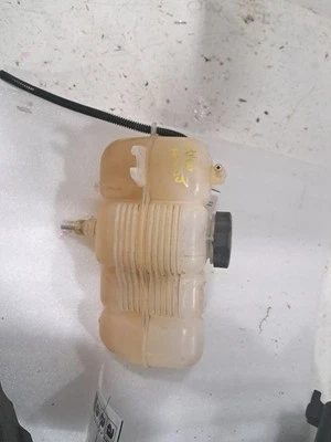 Coolant Reservoir 2019 Cherokee Sku#4082643 - Imagem 1 de 4
