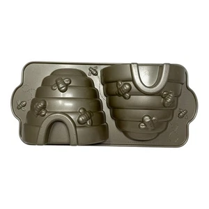 Nordic Ware Beehive Cake Pan 3D Cast Aluminum 10 Cup Williams Sonoma Bundt Bees - Picture 1 of 12