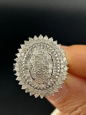 Anillo con racimo de cóctel de plata esterlina sobre rodio de diamantes blancos 2,00 ctw talla 5 Foto 1 de 4
