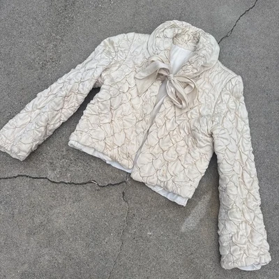 Abrigo de vestir vintage años 30 acolchado blanco seda satinado chaqueta cinta lazo corte Foto 1 de 4