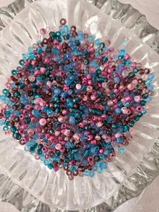 BN 75 g 3 - 4 mm BLUE & PINK MIXED SHADES & TYPES GLASS BEADS 75g - Picture 1 of 4