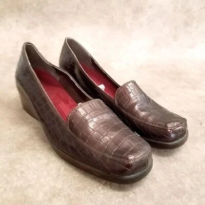 Salto anabela baixo Merona feminino tamanho 11 marrom estampa de crocodilo - Imagem 1 de 4