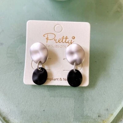 Pendiente colgante pequeño plateado/negro plano vantage frijol - sin níquel Foto 1 de 2