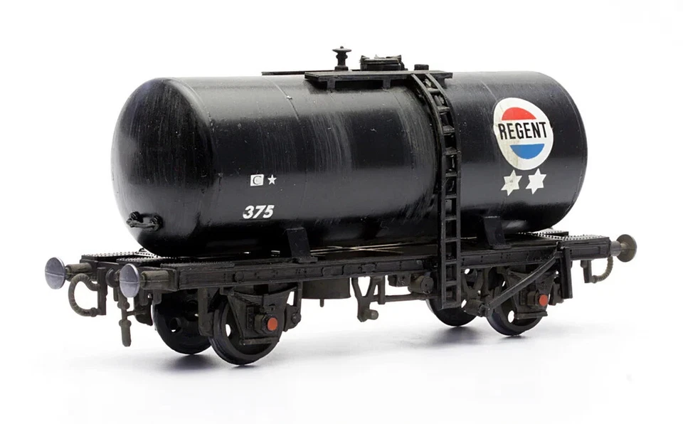 Dapol C090 - 20 Ton Tank Wagon Regent 00 Gauge Plastic Kit