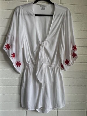 Venus White Red Floral Embroidered Tie Front Kimono Sleeve Romper - S NWOT - Изображение 1 из 4
