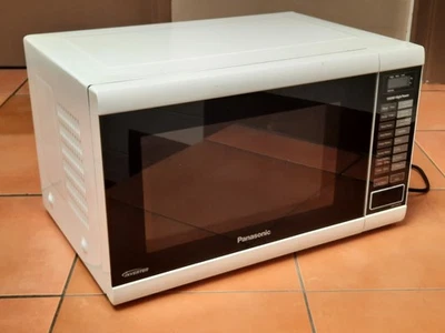 PANASONIC 32L LARGE WHITE INVERTER 1100W MICROWAVE OVEN NN-ST641W TURNTABLE 34cm - image 1 of 4