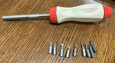 Herramientas a Presión Antiguo Script Logo Blanco y Rojo Destornillador de Trinquete SSDMR4BSNA Foto 1 de 2