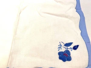 Handgenäht blau Blumenmuster Applikation und Stickerei - Bild 1 von 3