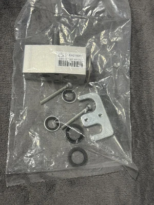 Válvula de expansión térmica evaporador aire acondicionado Cadillac CT6 2016-2020 GM fabricante de equipos originales Foto 1 de 4