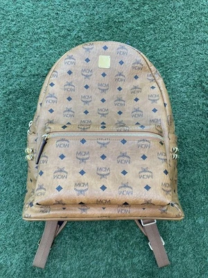 Mochila Stark con tachuelas laterales en Visetos grande/mediana Foto 1 de 4