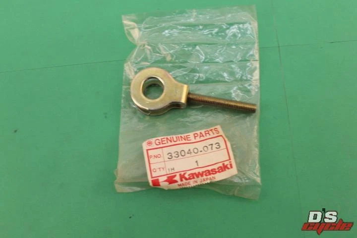 Ajustador de cadena de eje trasero Kawasaki KE175 KD175 KD125 33040-073 NUEVO DE STOCK Foto 1 de 1
