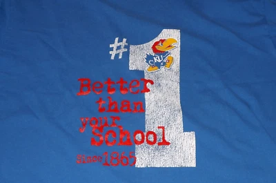 Camiseta Kansas Jayhawks "#1-Mejor que tu escuela desde 1865" - Juvenil M Foto 1 de 2