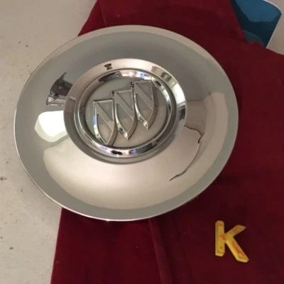 #K (1)2011 - 2016 Buick Enclave Chrome Center Cap Fits 9 spoke 19" wheel 9597721 - Image 1 of 3