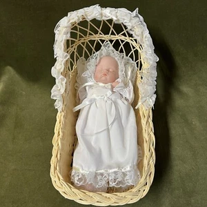 10" Vintage Wind Up Musical Porcelain Baby Doll With Wicker Bassinette - Picture 1 of 5