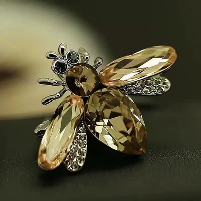 Retro Crystal Bee Silver Brooch Pin Rhinestone Insect Jewelry Unisex Summer Gift - Image 1 of 4