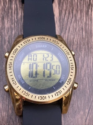 Reloj digital Sharp dorado y negro para hombre mod batería nueva, correa nueva Foto 1 de 4