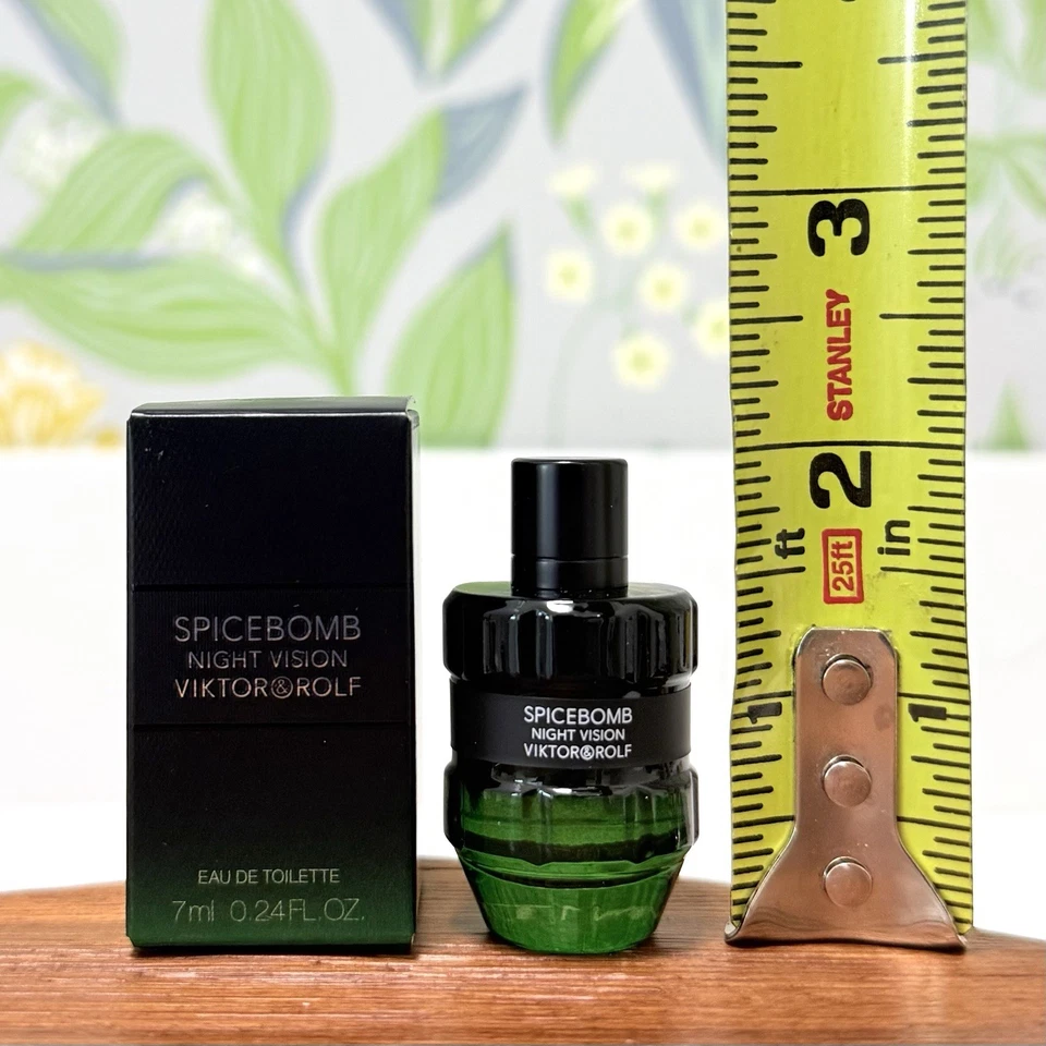 Туалетная вода ночного видения Viktor & Rolf Spicebomb дорожный мини-сплэш 0,24 унции - Изображение 1 из 4