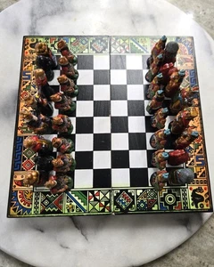 UNIQUE HANDCRAFTED PERUVIAN AZTECS VS CONQUISTADORS CHESS SET CLOSED 8"X8" - Bild 1 von 4