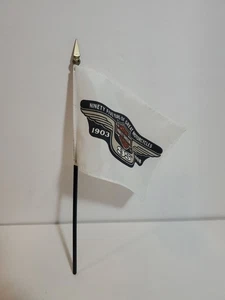 Harley Davidson 95 Aniversario Pequeña 4"x6" Mini Bandera Mano Palo Bandera - Imagen 1 de 3
