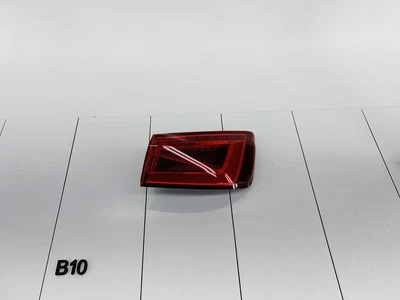 15-16 AUDI A3 QUATTRO 8K LANTERNA TRASEIRA DIREITA EXTERNA LÂMPADA DE FREIO FABRICANTE DE EQUIPAMENTO ORIGINAL - Imagem 1 de 4