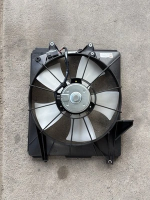 Conjunto de ventilador de radiador Dorman 620-210. Se adapta a Honda Odyssey 05-10. Foto 1 de 4