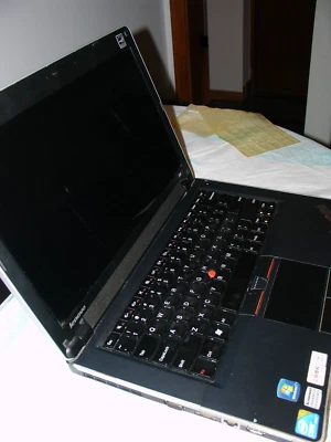 Lenovo Thinkpad Edge LR-KDEB8 3 GB 500 GB Foto 1 de 4