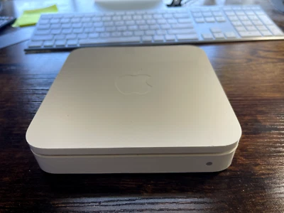 Apple AirPort Extreme 54Mbps 3-Port 1000Mbps Wireless N Router (MC340LL/A) - Image 1 of 2