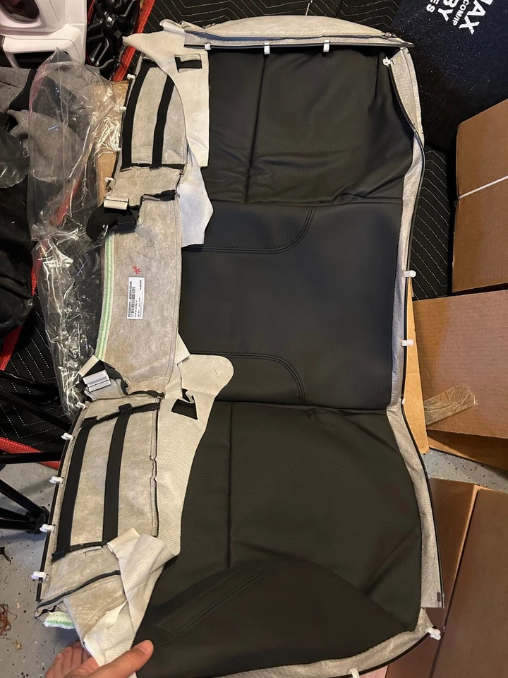 Новый из старых запасов новый оригинальный производитель 2008-2009 Pontiac G8 задний нижний чехол на сиденье черный (оникс) подлинный GM - Изображение 1 из 3