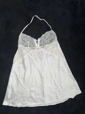 Lencería blanca Victoria's Secret talla mediana Foto 1 de 3