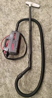 ORECK XL PRO 5 BOTE COMPACTO ASPIRADORA DE MANO CON ACCESORIOS DE MANGUERA Y CORREA - USADO Foto 1 de 4