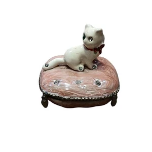 Green Eyed White Cat On Pink Cushion Trinket Box Jeweled Magnetic Please Seepics - Picture 1 of 8