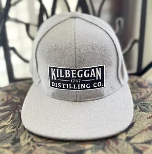 Cappellino Kilbeggan Distillazione Snapback Regolazione Camion Miscela Carbone Whiskey Irlandese - Foto 1 di 6
