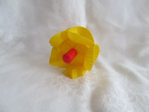 Rueda de rodillo cortador de galletas Oetker Alemania de colección plástico amarillo y rojo - Imagen 1 de 3